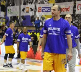 na fot.: na pierwszym planie Szymon Szewczyk / BM Slam Stal Ostrów