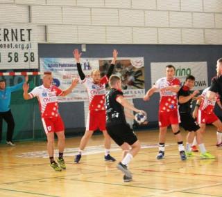 na fot. Ostrovia wysoko prowadziła z ŚKPR-em, ale przegrała po rzutach karnych