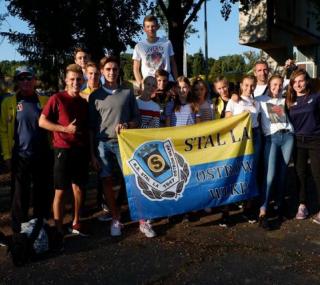 na fot.: Lekkoatleci KS Stal LA w komplecie; fot. Facebook KS Stal LA