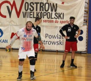 na fot. Adrian Wojkowski rzucił dla Ostrovii w Świdnicy aż 13 bramek