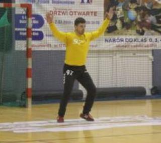 na fot. Piłkarze ręczni Ostrovii przegrali w Łodzi po serii rzutów karnych