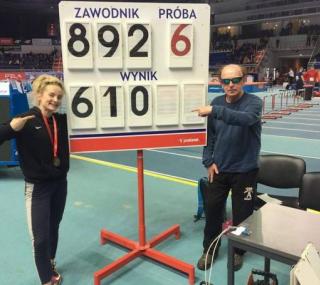 na fot. Natalia Benedykcińska wraz ze swoim trenerem Markiem Walczakiem / fot. facebook KS Stal LA