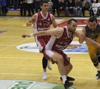 na fot. W pierwszym meczu w Ostrowie Arged BM Slam Stal wygrała ze Spójnią dopiero po dogrywce