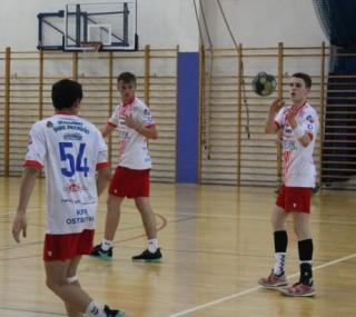 na fot. Juniorzy młodsi KPR Ostrovia wygrali pierwszy mecz 1/4 finału Mistrzostw