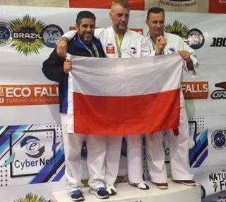 na fot. Piotr Wardak na podium MŚ w Brazylii