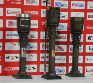 na fot.: Krajowe trofea wywalczone w ostatnich sezonach przez ostrowski klub.