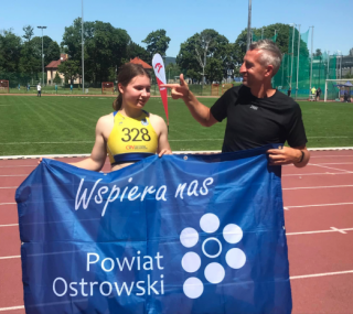 na fot. Inga Kanicka i jej dumny trener, Michał Walczak / fot. facebook KS Stal LA