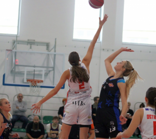 na fot. Fragment meczu Basket Ostrovii z MKS-em MOS Konin