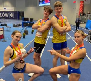 na fot: brązowa sztafeta MIX 4x400 Stali Ostrów / KS Stal LA