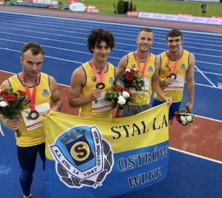 na fot.: Brązowa sztafeta 4x100 metrów KS Stal LA Ostrów
