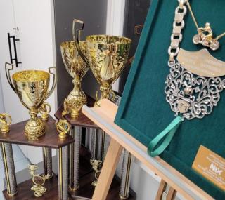 na fot: Okazałe puchary i główne trofeum zostaną wręczone tydzień później niż pierwotnie planowano