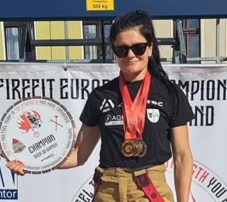 na fot.: Martyna Świerczyk z trofeami po mistrzostwach w Toruniu / FB Martyna Świerczyk