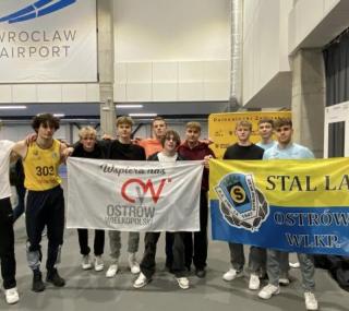 na fot.: męska część ostrowskiej ekipy podczas mityngu we Wrocławiu / FB KS Stal LA Ostrów.