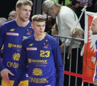 na fot.: Jacek Rutecki (w środku)