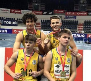 na fot.: złota sztafeta Stali 4x200 metrów / FB KS Stal LA