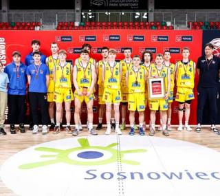 na fot.: Akademia Koszykówki Stali Ostrów – czwarty zespół finału Młodzieżowego Pucharu Polski / FB Akademia Koszykówki Stal Ostrów