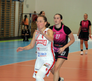 na fot. Martyna Cebulska nadal będzie grać w Basket Ostrovii