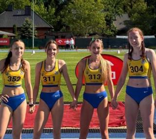 na fot.: sztafeta Stali U16 dziewcząt, które przez około 2 godziny były rekordzistkami Polski / FB KS Stal LA Ostrów