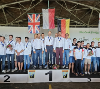 na fot. Podium klasyfikacji drużynowej. Na najwyższym stopniu Polska z Łukaszem Błaszczykiem / fot. FB Łukasz Błaszczyk