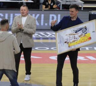 na fot: Łukasz Majewski (z prawej) został nowym właścicielem Stal S.A. Grzegorz Ardeli (w środku) wrócił z kolei na funkcję prezesa zarządu